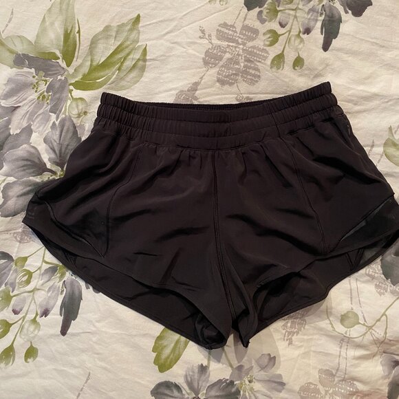 lululemon - hotty hot short (low rise) - Picture 1 of 9